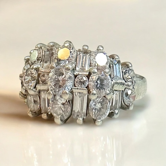 Vintage Sterling Silver Cubic Zirconia Ring (8.5) - Picture 4 of 15